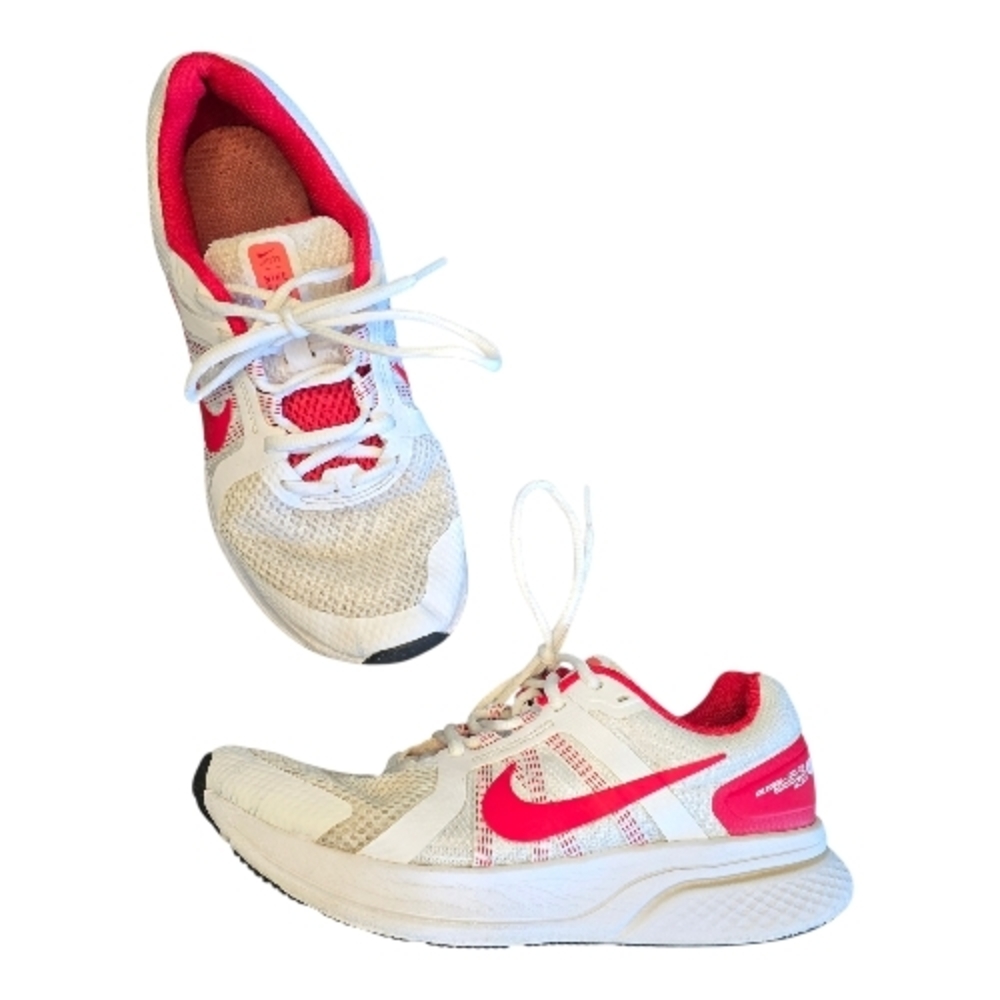Nike Run Swift V.2 White/University Red Running Shoe Sneaker W 9 Active Athletic